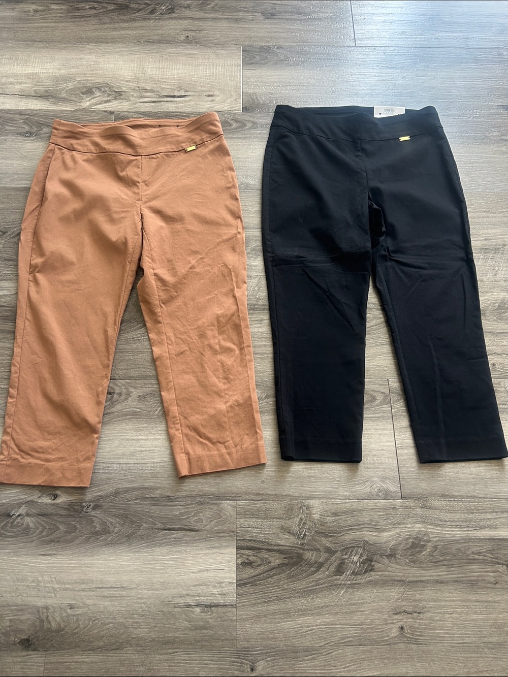 INC International Concepts Women's Capri Leggings in Rust and Black
